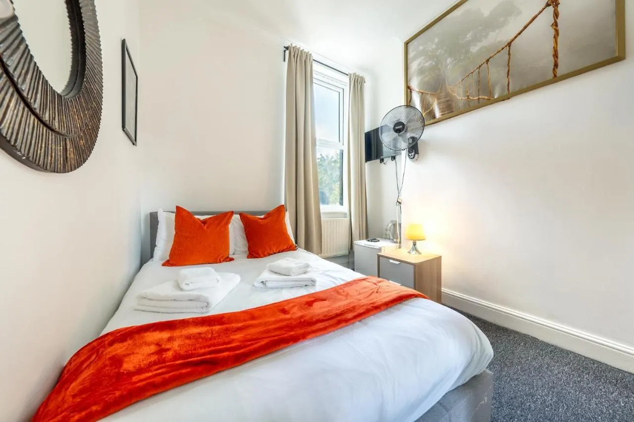 The Buross - Aldgate Aparthotel London 0*,