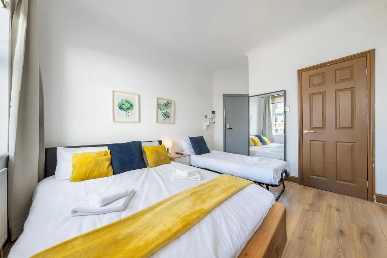 The Buross - Aldgate Aparthotel London 0*,