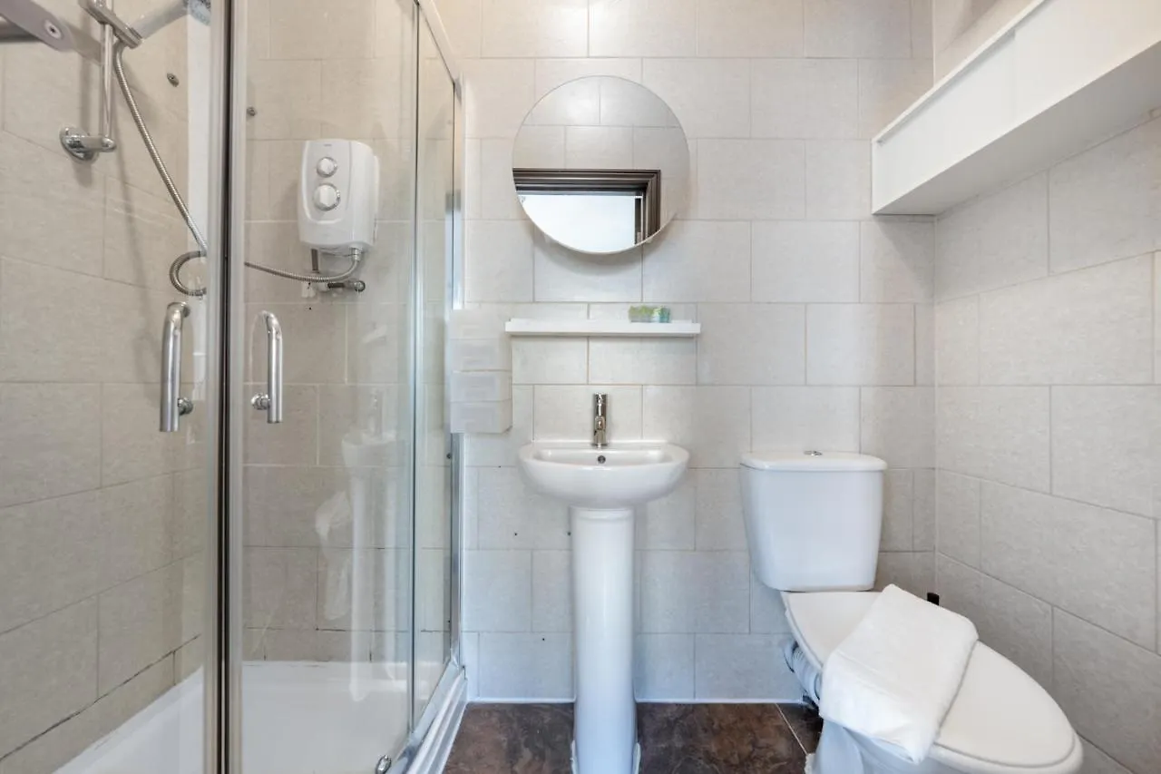 The Buross - Aldgate Aparthotel London 0*,